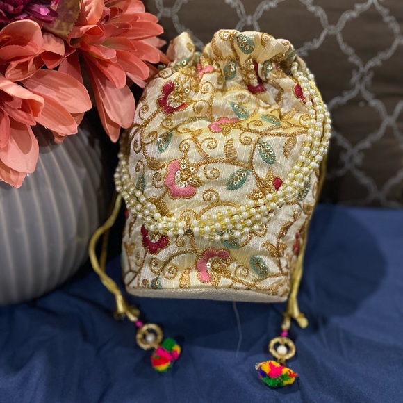Potli bag for wedding or occasions - Picture 4 of 5